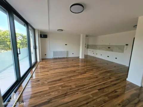Prodaja, trosoban stan, 80m², Novi Beograd Blok 28, Novi Beograd Sve Podlokacije - image 8