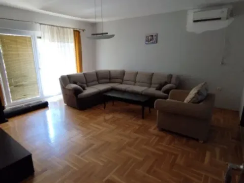 Izdavanje, trosoban stan, 130m², Tološi, Podgorica - image 4