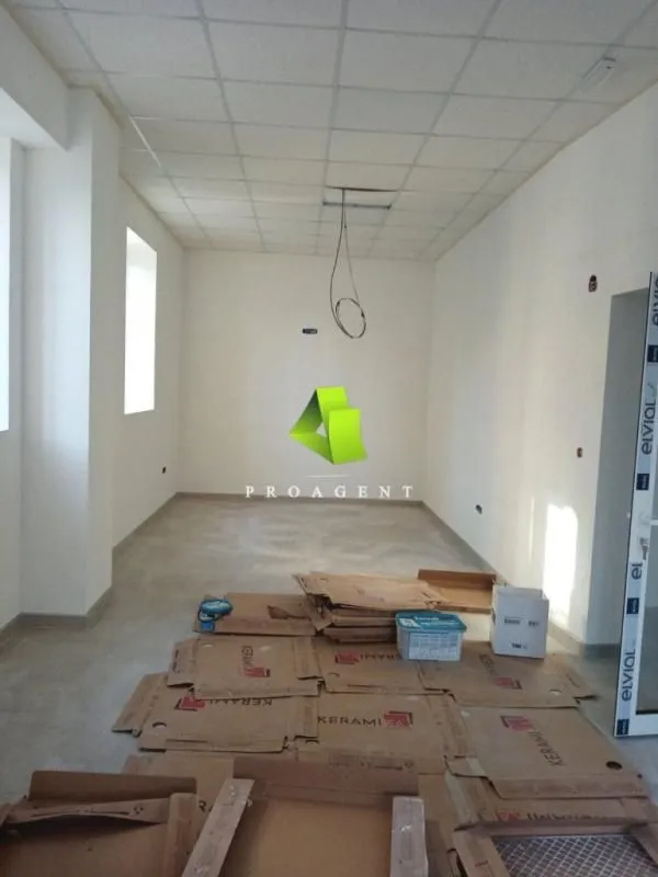 Rent, office space, 326m², Medijana, Niš