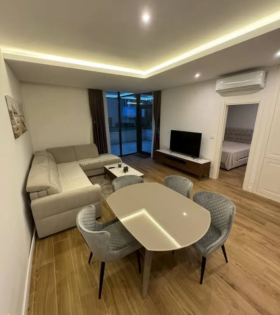 Prodaja, jednosoban stan, 80m², Tivat, Crna Gora