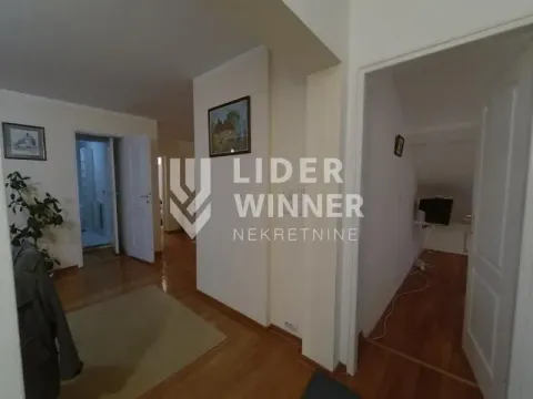 Sale, three bedroom apartment, 85m², Kalenić Pijaca, Vračar Sve Podlokacije - image 2