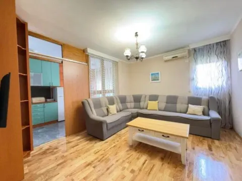 Izdavanje, jednosoban stan, 55m2, Blok 5, Podgorica Izdavanje, jednosoban stan, 55m2, Blok 5, Podgorica