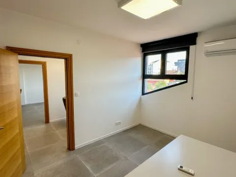 Rent, office space, 118m², Centar, Podgorica - image 7
