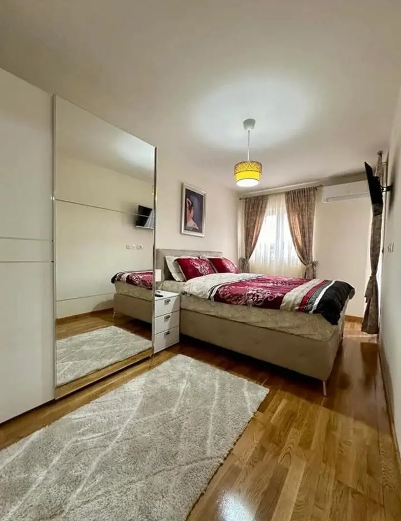Izdavanje, dvosoban stan, 60m², City Kej, Podgorica