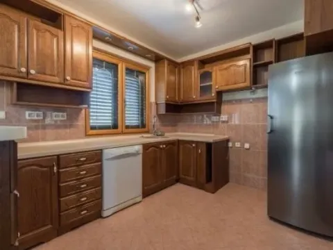 Izdavanje, petosoban stan, 400m², Zabjelo, Podgorica - image 9