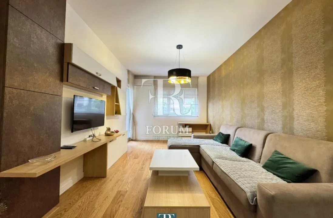 Izdavanje, jednosoban stan, 50m², Central Point, Podgorica