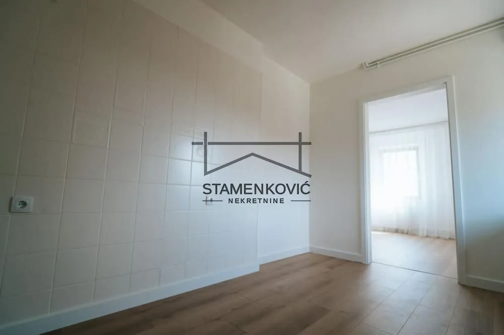Prodaja, trosoban stan, 74m², Petrovaradin, Novi Sad