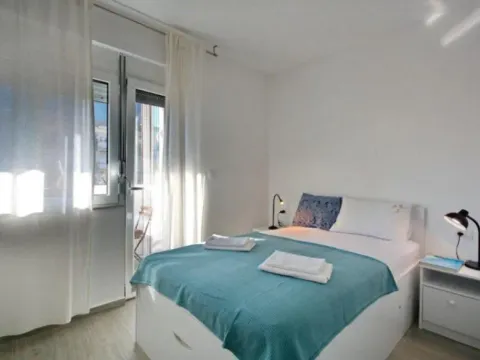 Izdavanje, jednosoban stan, 40m², Dobrota, Kotor - image 2