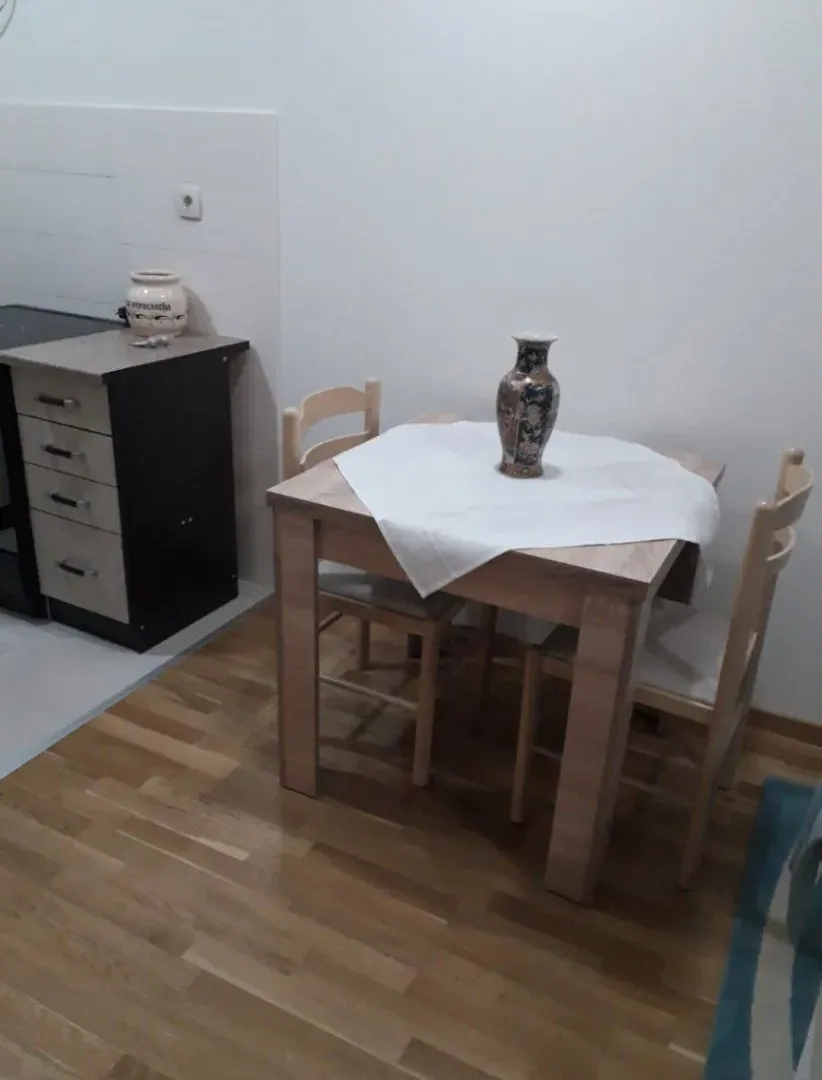 Izdavanje, jednosoban stan, 42m², Stari Aerodrom, Podgorica