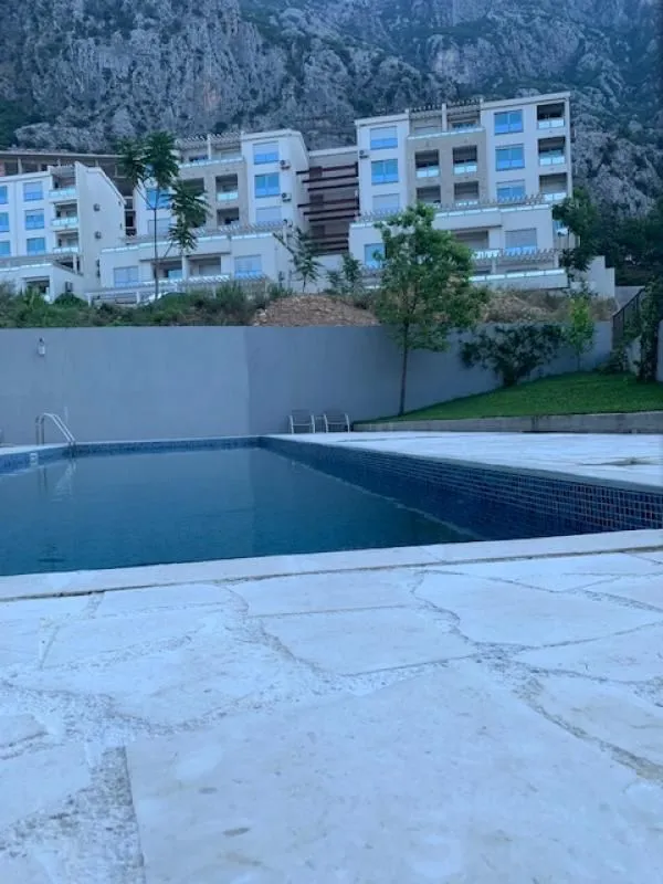 Prodaja, četvorosoban stan, 403m², Dobrota, Kotor