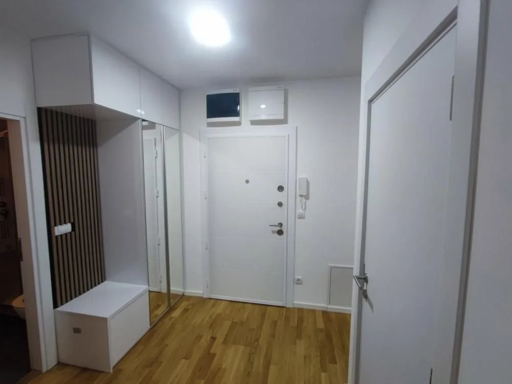 Izdavanje, trosoban stan, 68m², Višnjička Banja, Palilula Sve Podlokacije