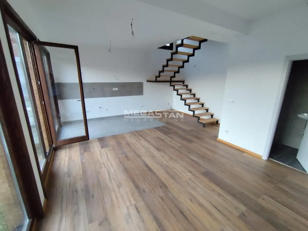 Sale, four bedroom apartment, 86m², Borča 1, Borča Sve Podlokacije
