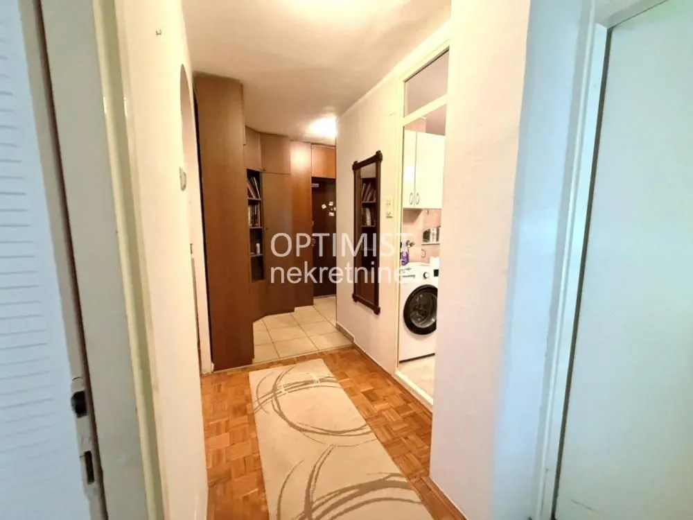 Izdavanje, četvorosoban stan, 85m², Novi Beograd Blok 72, Novi Beograd Sve Podlokacije