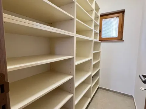 Prodaja, kuća, 200m², Rogami, Podgorica - image 9