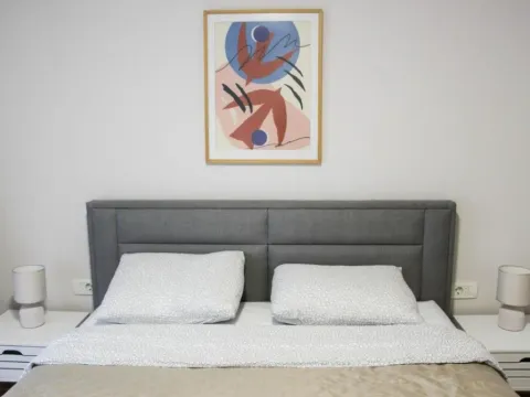 Izdavanje, dvosoban stan, 100m², Centar, Tivat - image 12