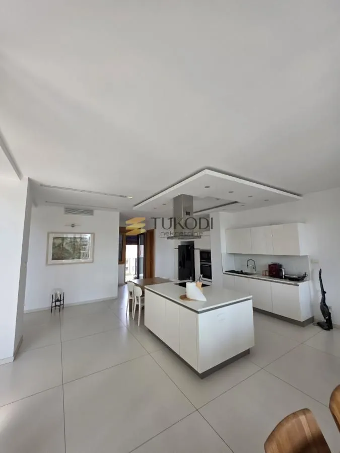 Prodaja, stan, 352m², Centar, Novi Sad