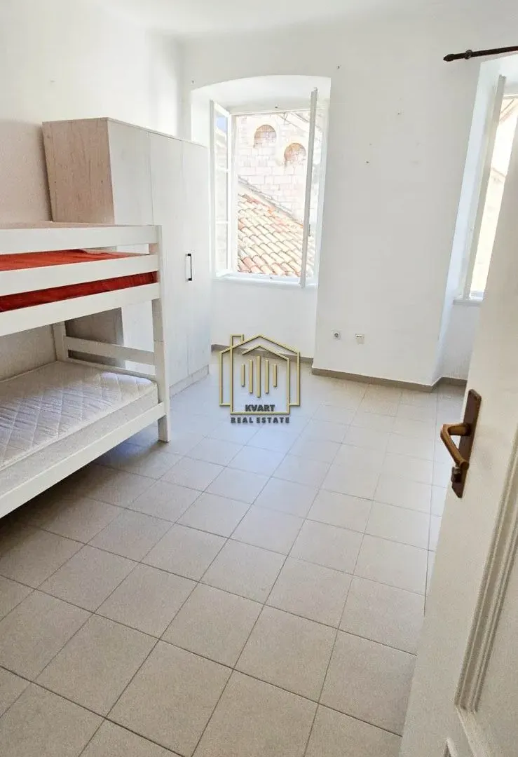 Prodaja, trosoban stan, 72m², Kotor, Crna Gora