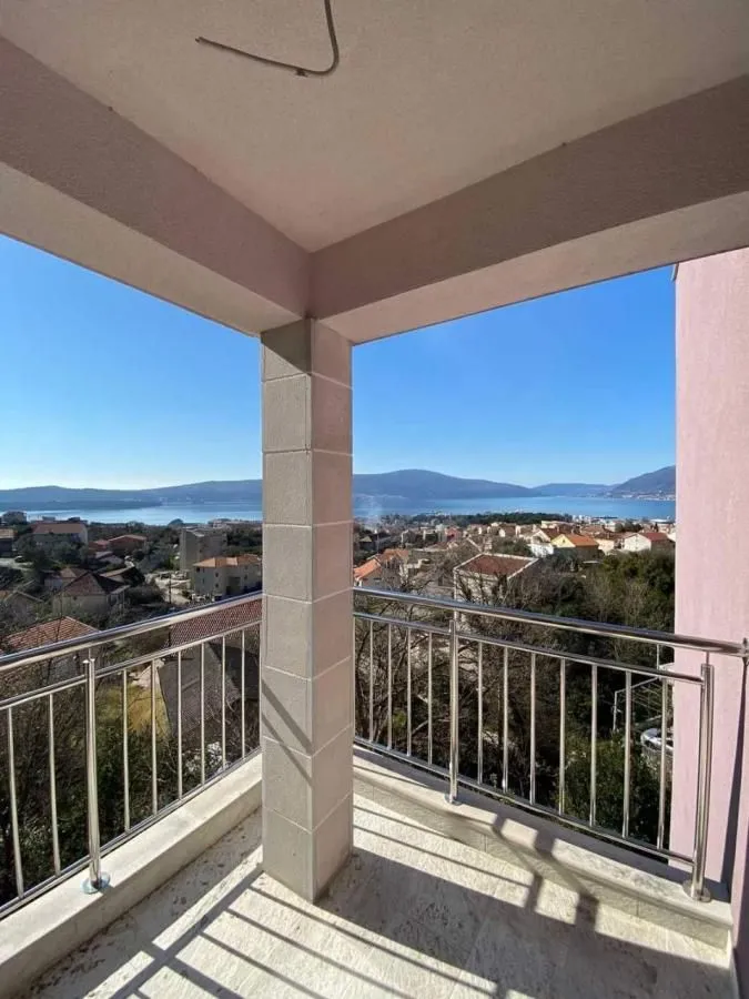 Rent, two bedroom apartment, 65m², Tivat, Crna Gora