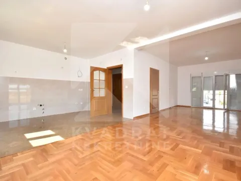 Rent, house, 200m², Botun, Podgorica - image 4