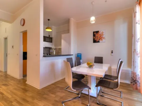Sale, three bedroom apartment, 83m², Bečići, Budva - image 2