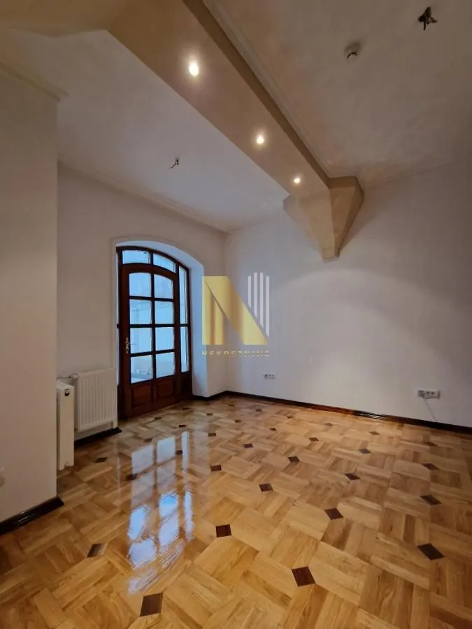 Rent, office space, 950m², Adamovićevo Naselje, Novi Sad Sve Podlokacije