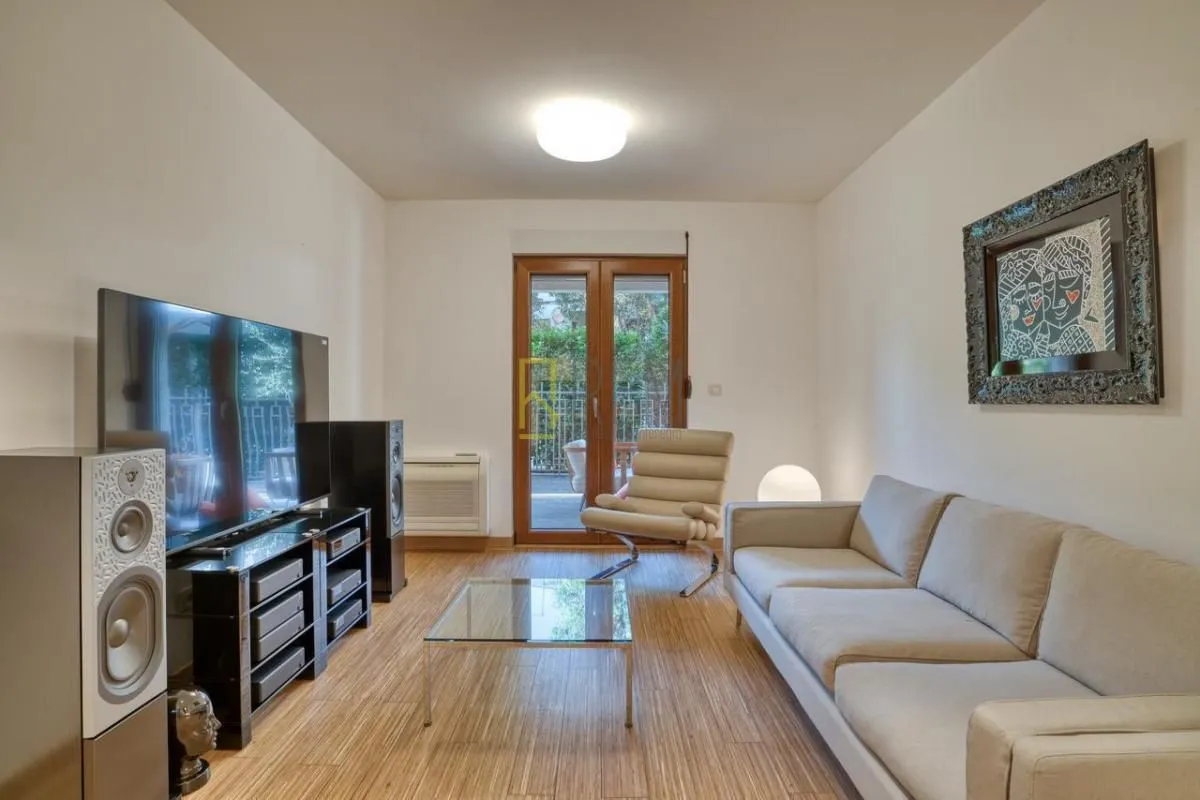 Prodaja, dvosoban stan, 90m², Gorica C, Podgorica