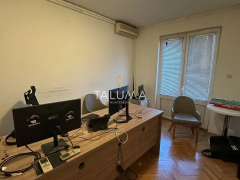 Izdavanje, kuća, 360m², Momišići, Podgorica - image 3