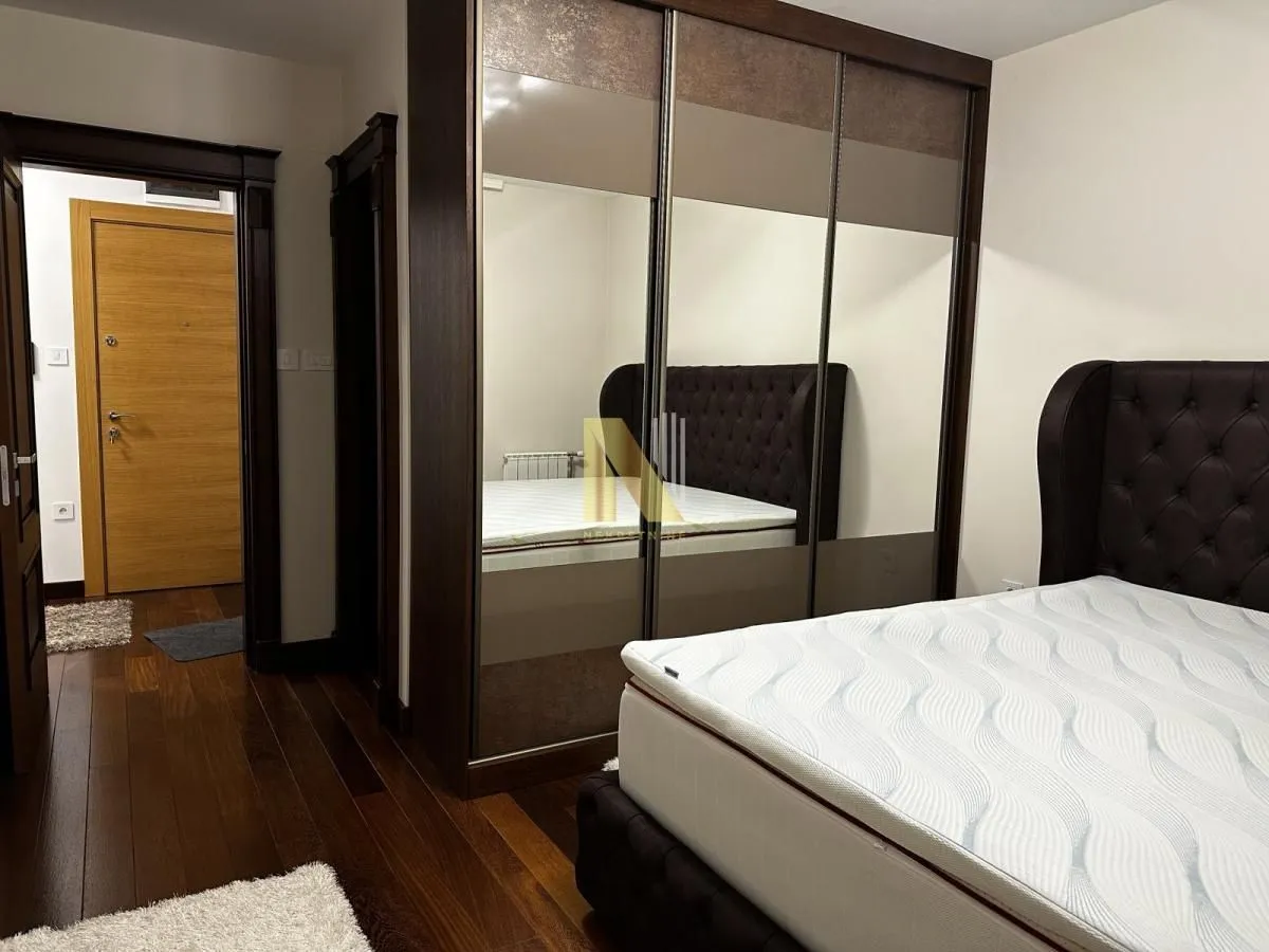Izdavanje, četvorosoban stan, 116m², Socijalno, Novi Sad Sve Podlokacije