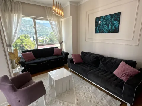 Izdavanje, trosoban stan, 98m², Centar, Budva - image 1