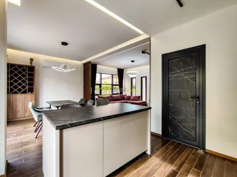 Izdavanje, kuća, 150m², Donja Gorica, Podgorica - image 19