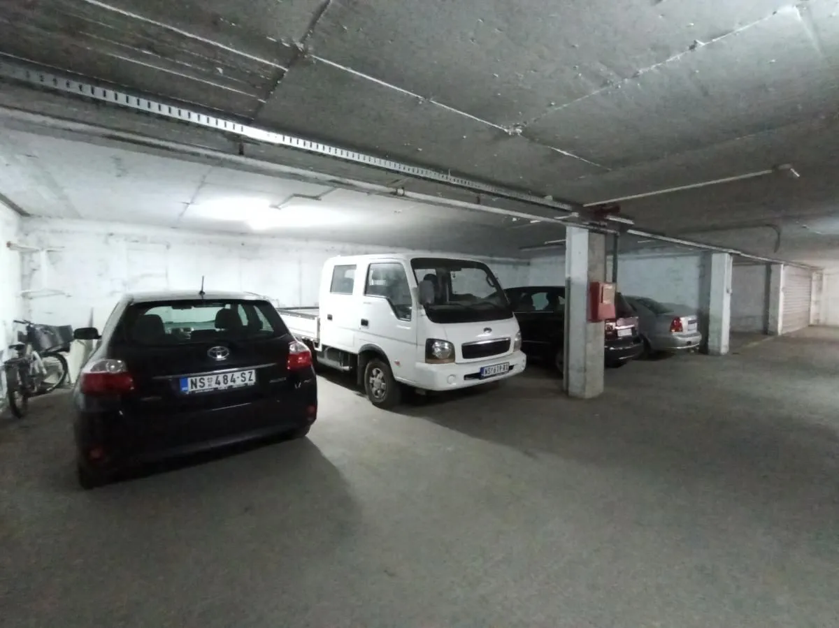 Prodaja, parking/garaža, 18m², Bulevar Oslobodjenja, Novi Sad Sve Podlokacije