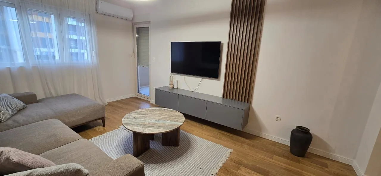Izdavanje, jednosoban stan, 50m², Central Point, Podgorica