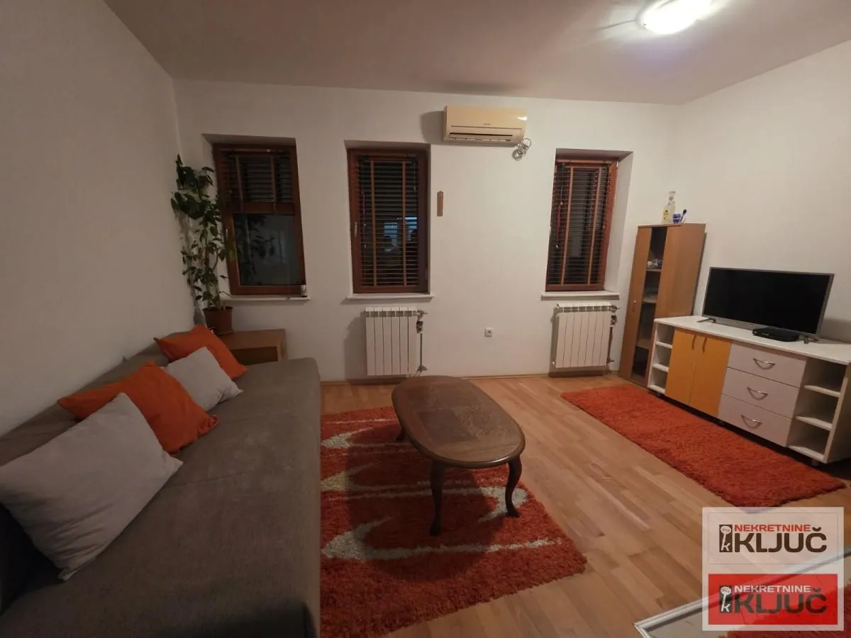 Izdavanje, garsonjera, 25m², Bulevar Oslobodjenja, Novi Sad Sve Podlokacije