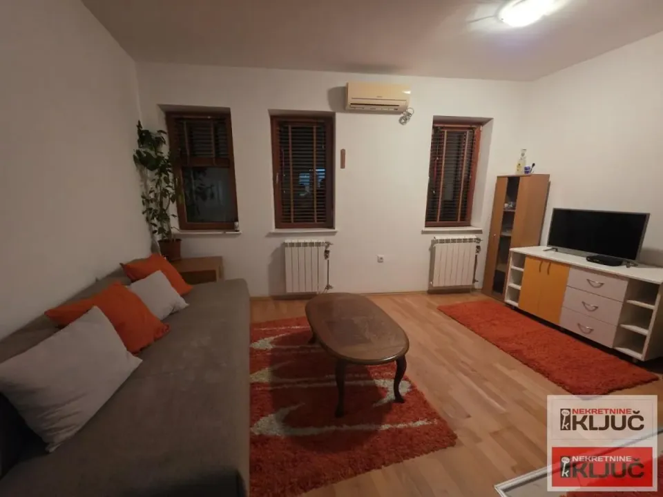 Rent, studio apartment, 25m², Bulevar Oslobodjenja, Novi Sad Sve Podlokacije