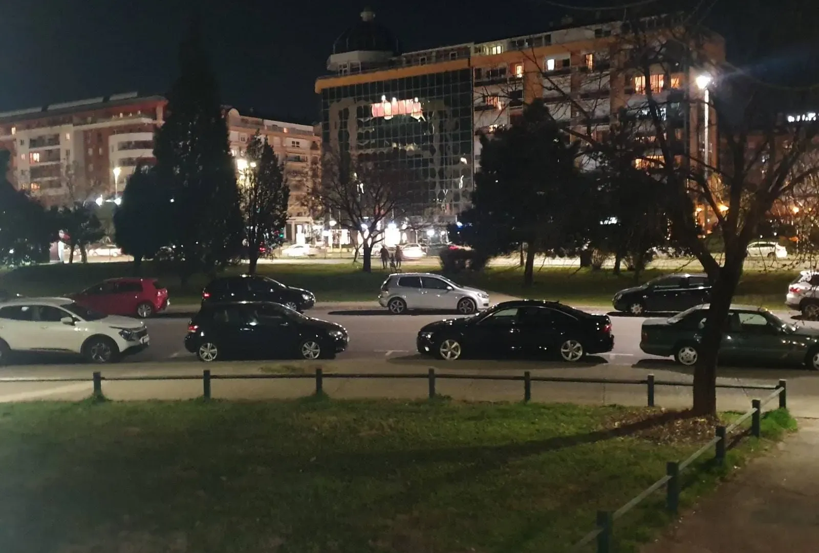 Izdavanje, poslovni prostor, 80m², Blok 5, Podgorica