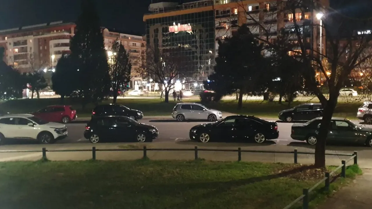 Izdavanje, poslovni prostor, 80m², Blok 5, Podgorica