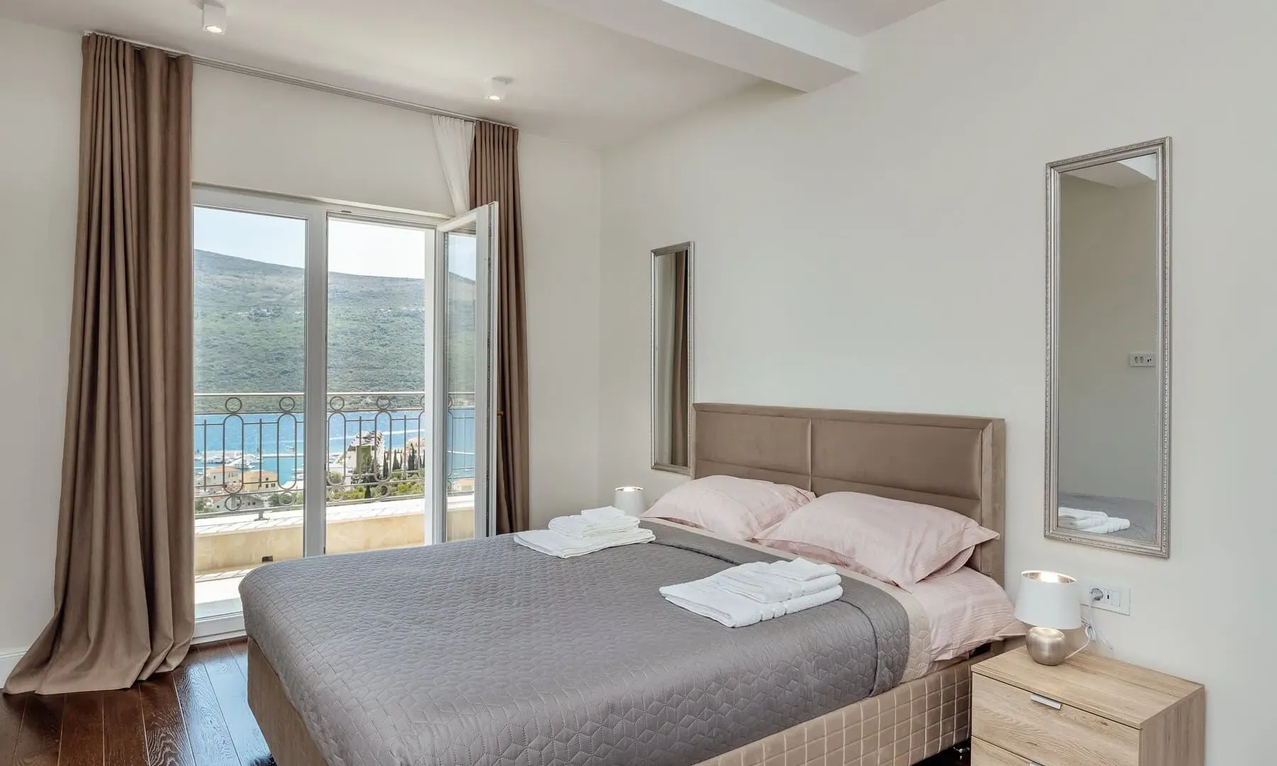 Prodaja, trosoban stan, 226m², Bunovići, Kotor