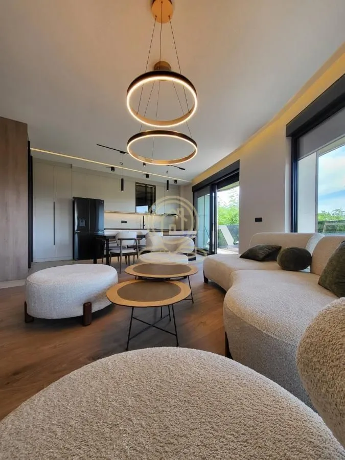 Izdavanje, trosoban stan, 83m², Olimp, Zvezdara Sve Podlokacije