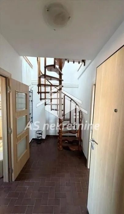 Rent, apartment, 210m², Čukarica, Beograd