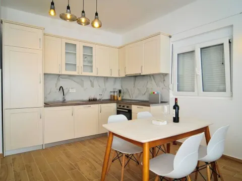 Rent, two bedroom apartment, 95m², Mrčevac, Tivat