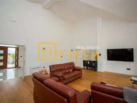 Izdavanje, kuća, 700m², Zeta, Podgorica - image 14