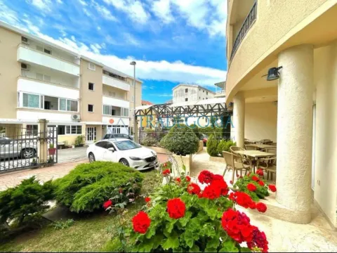 Sale, hospitality venue, 2300m², Budva, Crna Gora
