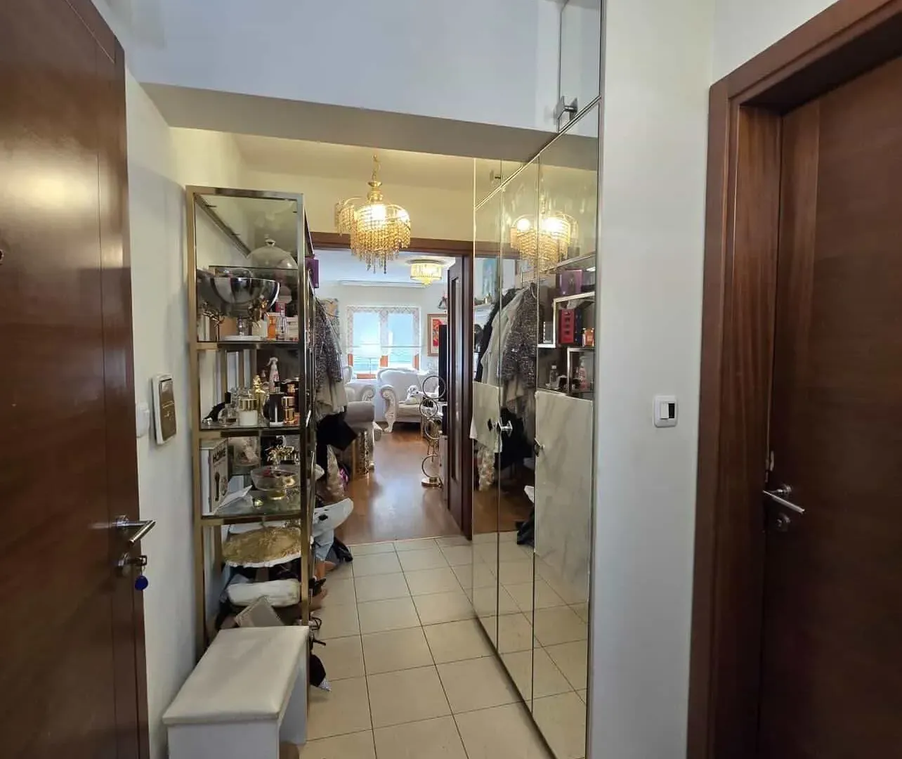 Prodaja, trosoban stan, 130m², Tološka šuma, Podgorica