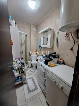 Kupatilo opremljeno sanitarijama, tuš kabinom i veš mašinom. - image 6