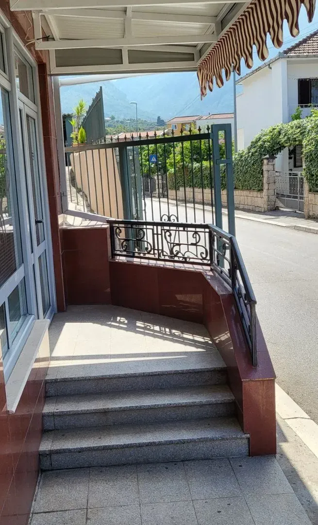 Rent, office space, 61m², Čeluga, Bar