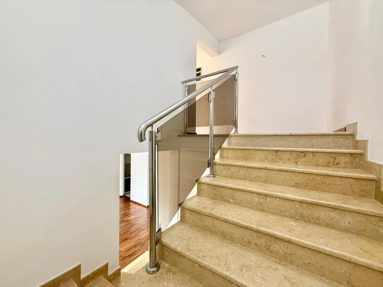 Sale, four bedroom apartment, 220m², Preko Morače, Podgorica