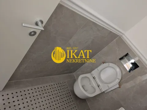 Prodaja, četvorosoban stan, 149m², Vračar Centar, Vračar Sve Podlokacije - image 13