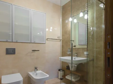Izdavanje, trosoban stan, 140m², Centar, Podgorica - image 12