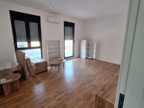 Izdavanje, dvosoban stan, 64m², Tološi, Podgorica - image 2
