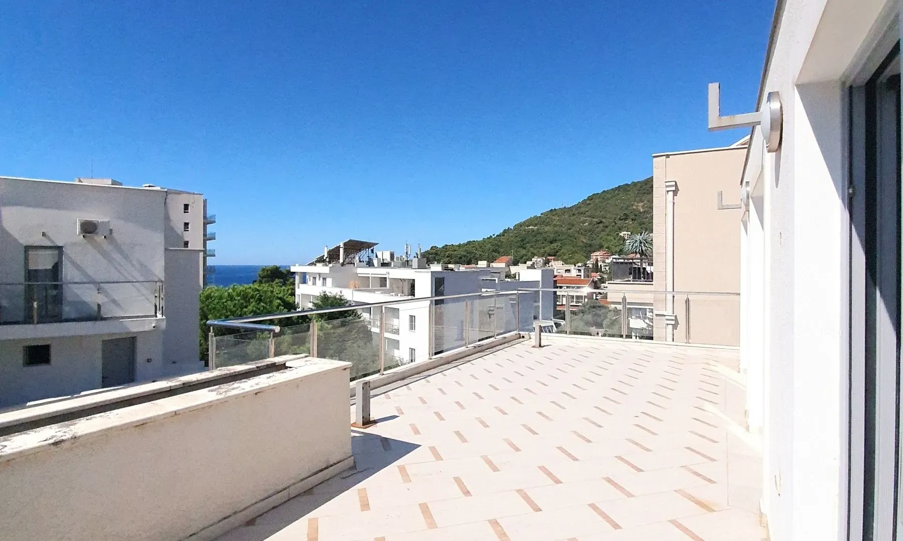 Sale, three bedroom apartment, 171m², Petrovac, Budva